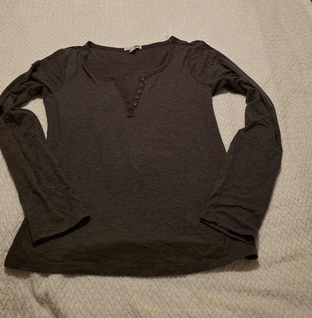 Fashion Nova Charcoal Gray Casual Tee